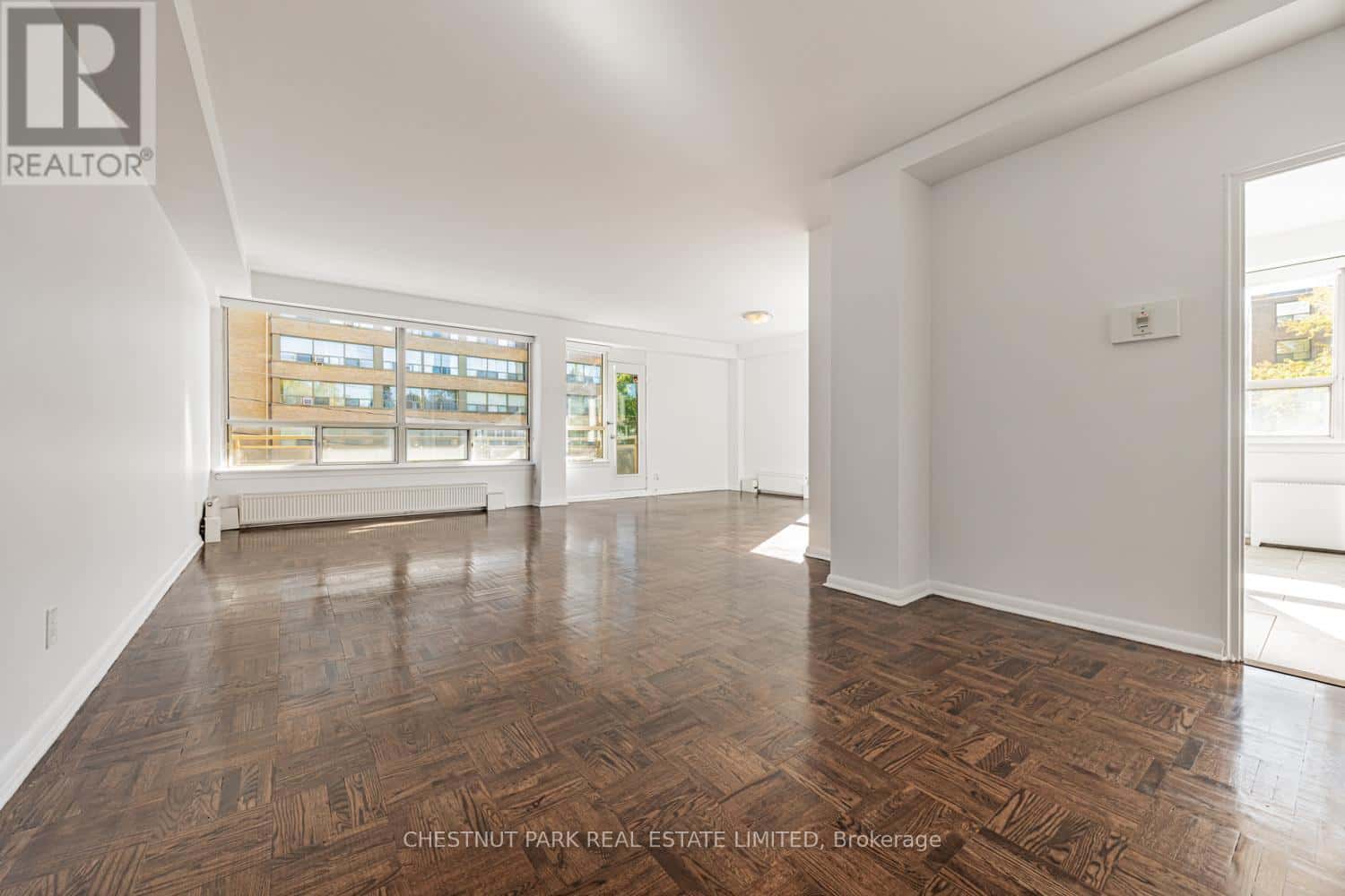 105 - 2500 BATHURST STREET — Toronto (Forest Hill North), Ontario - Photo 2 of 12