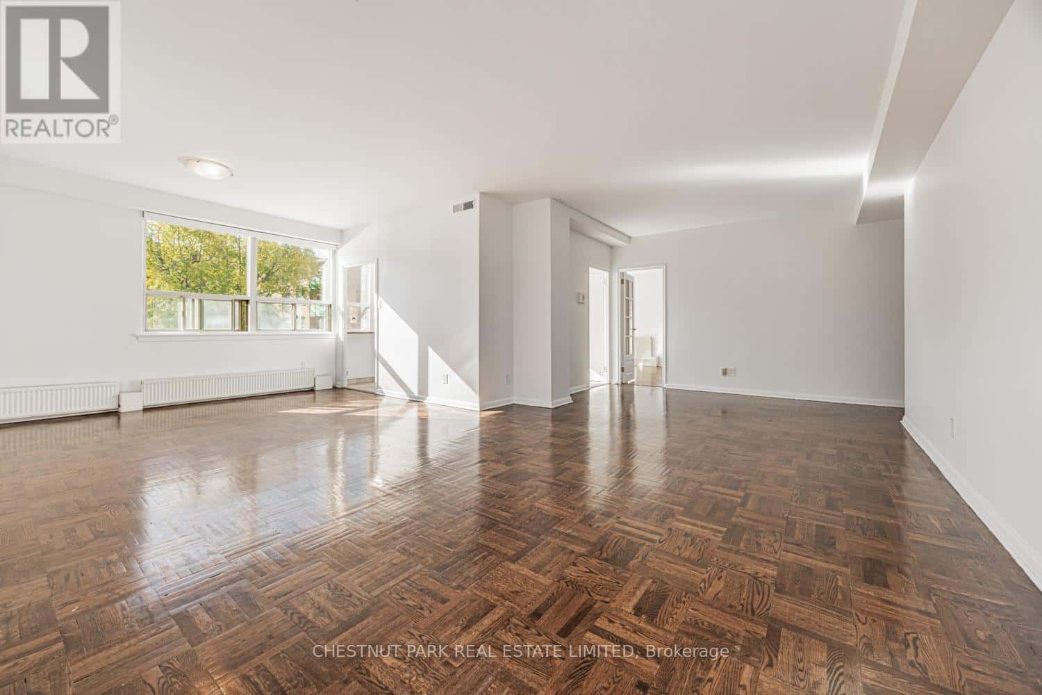 105 - 2500 BATHURST STREET — Toronto (Forest Hill North), Ontario - Photo 3 of 12