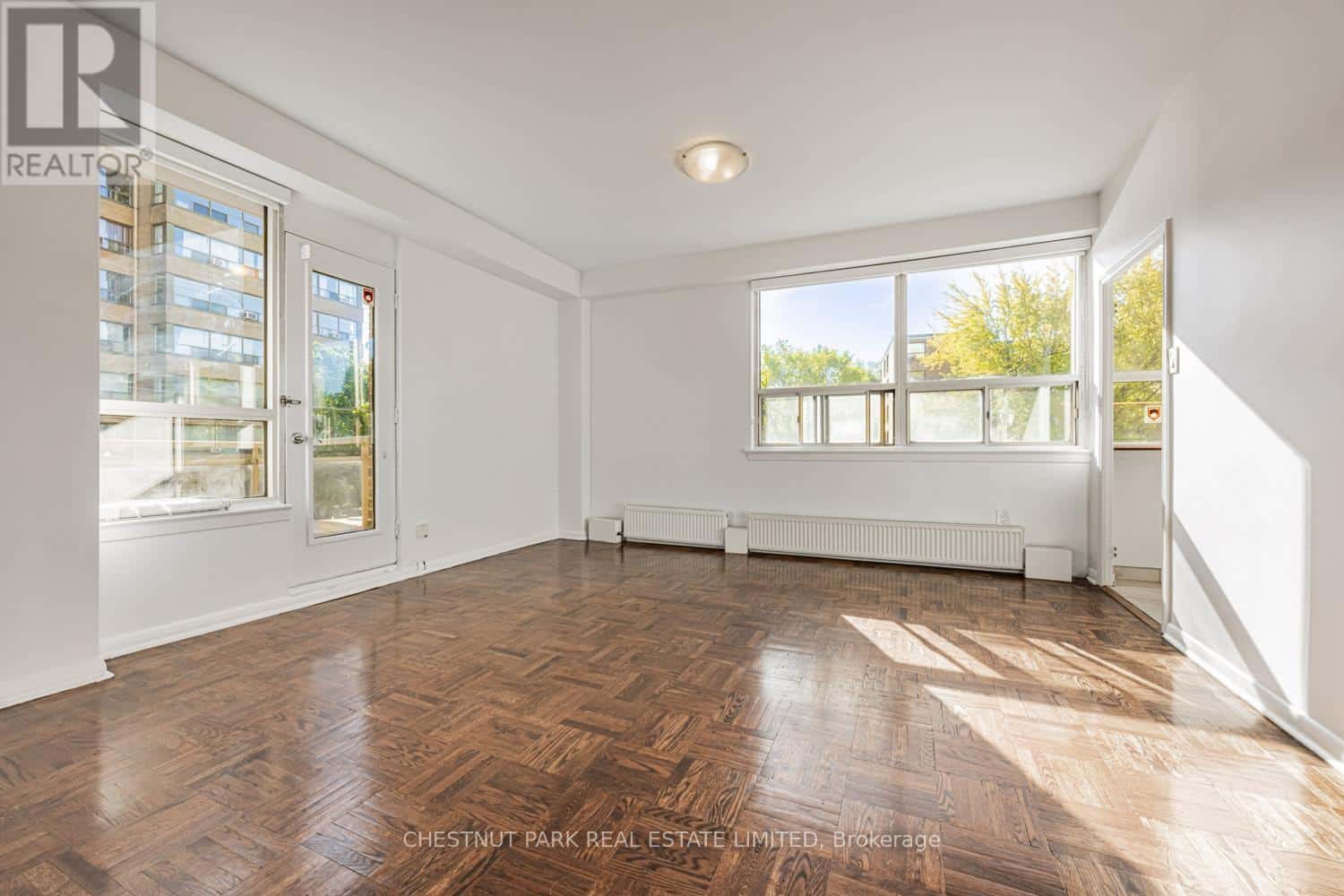 105 - 2500 BATHURST STREET — Toronto (Forest Hill North), Ontario - Photo 4 of 12