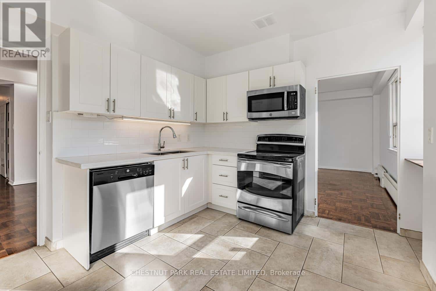 105 - 2500 BATHURST STREET — Toronto (Forest Hill North), Ontario - Photo 5 of 12