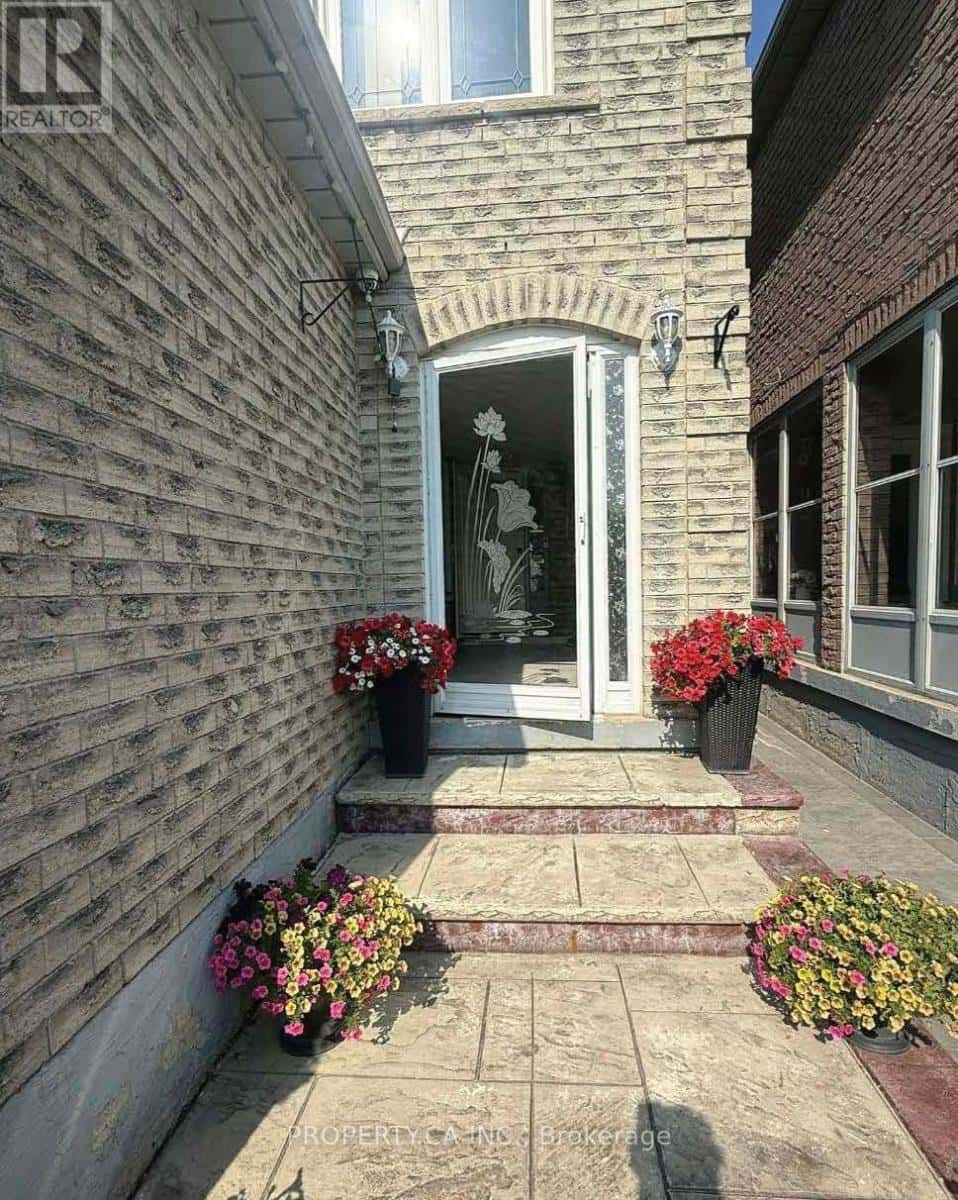 BSMT - 85 STATHER CRESCENT — Markham (Milliken Mills East), Ontario - Photo 2 of 8