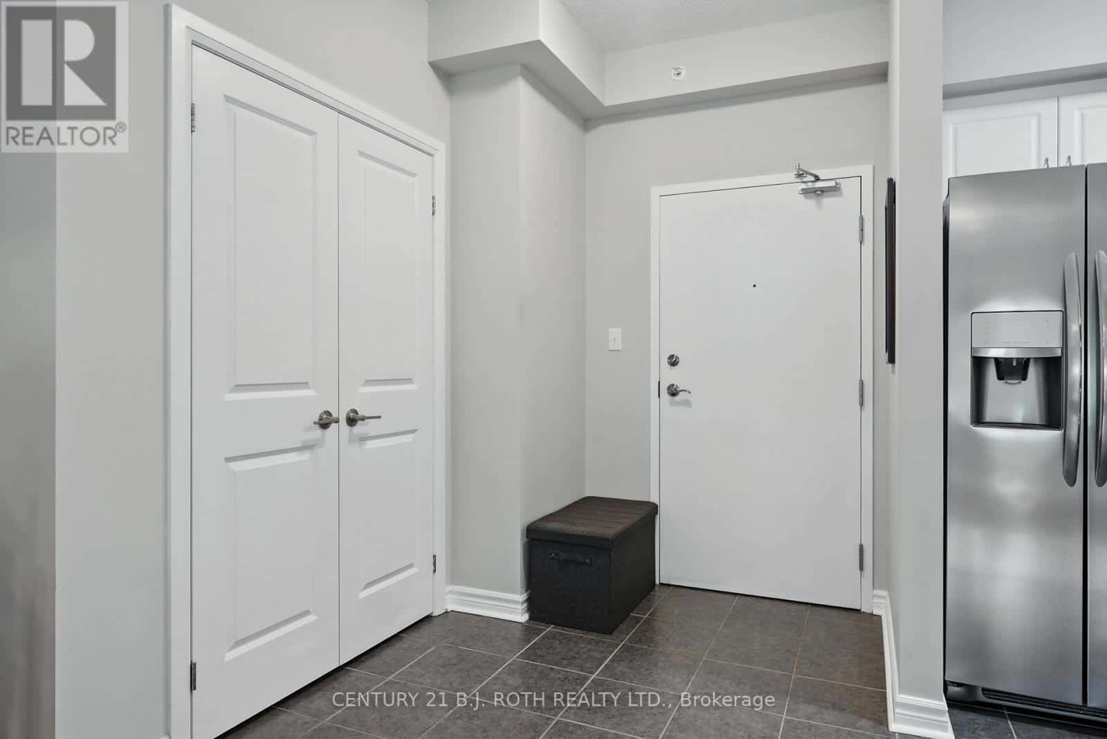 112 - 306 ESSA ROAD — Barrie (0 West), Ontario - Photo 4 of 34