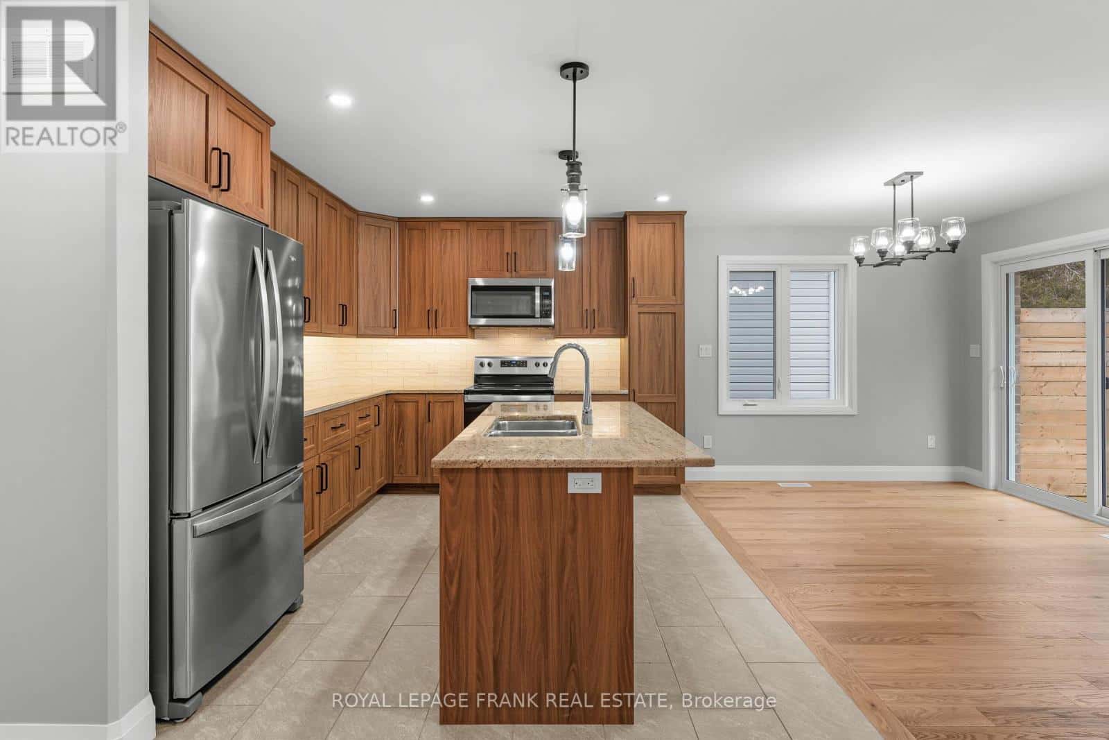 47 BIRCH CRESCENT — Kawartha Lakes (Bobcaygeon), Ontario - Photo 4 of 31