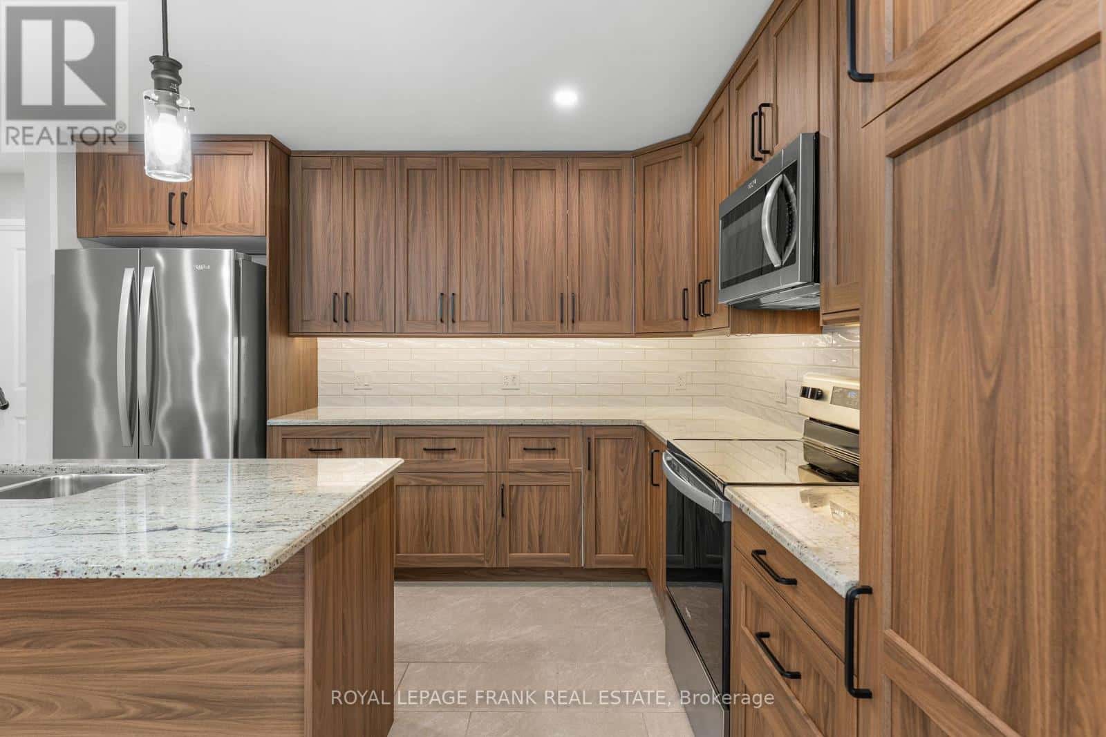 47 BIRCH CRESCENT — Kawartha Lakes (Bobcaygeon), Ontario - Photo 5 of 31