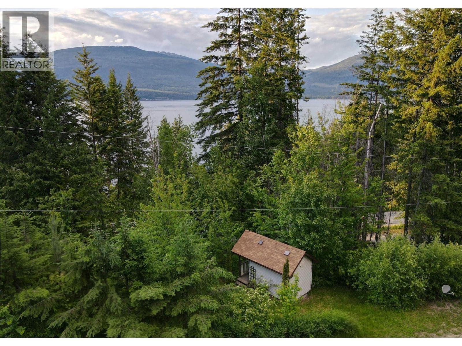 3953 Short Road — Eagle Bay, British Columbia - Main photo