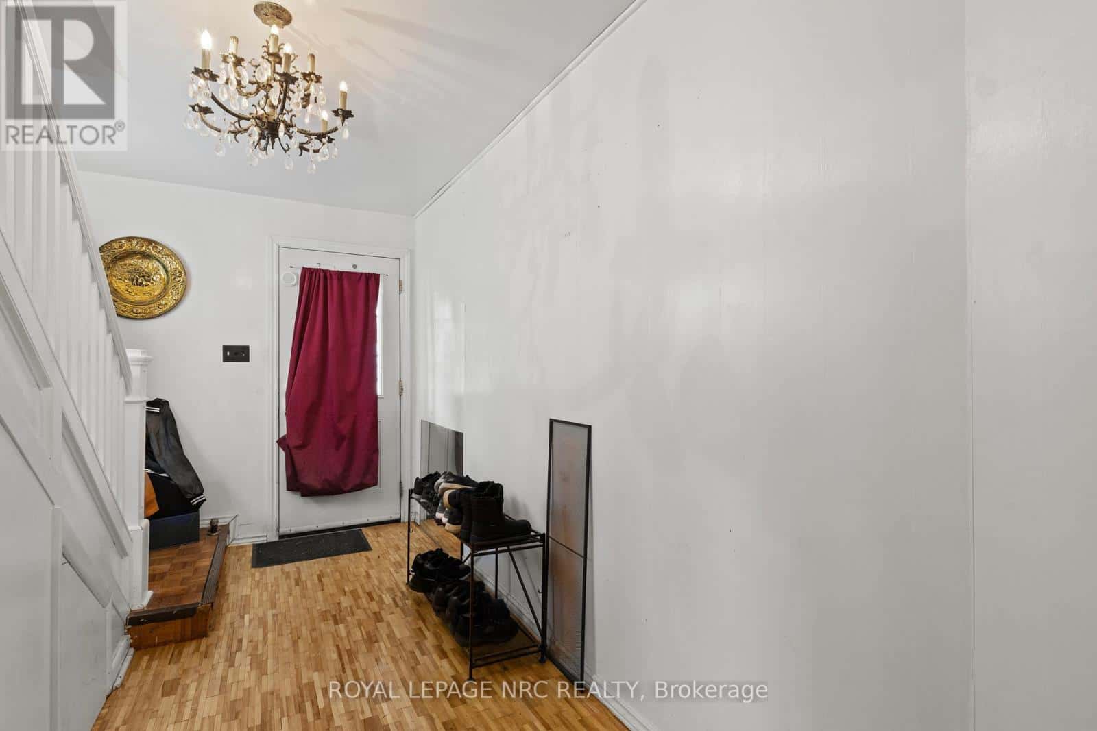 5 CHETWOOD STREET — St. Catharines (Western Hill), Ontario - Photo 5 of 35