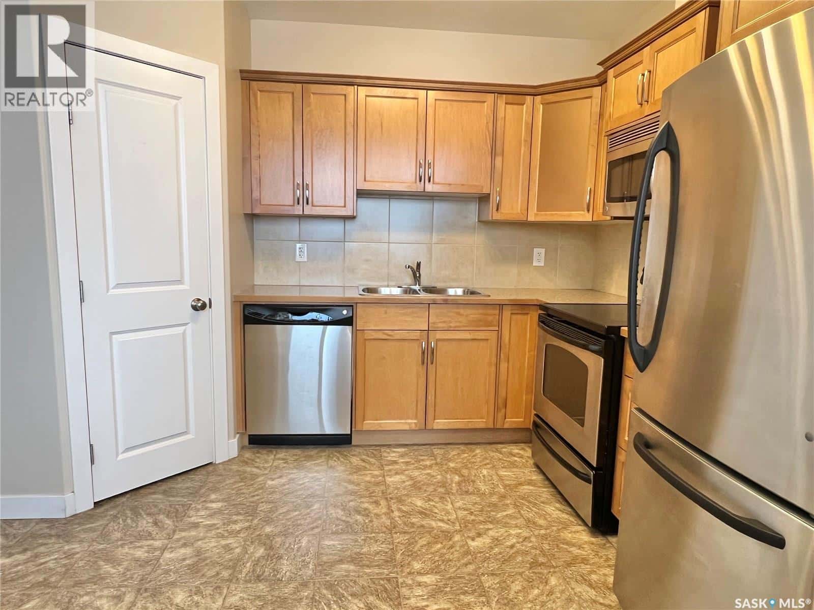 112 302 Bemister AVENUE E — Melfort, Saskatchewan - Photo 3 of 24