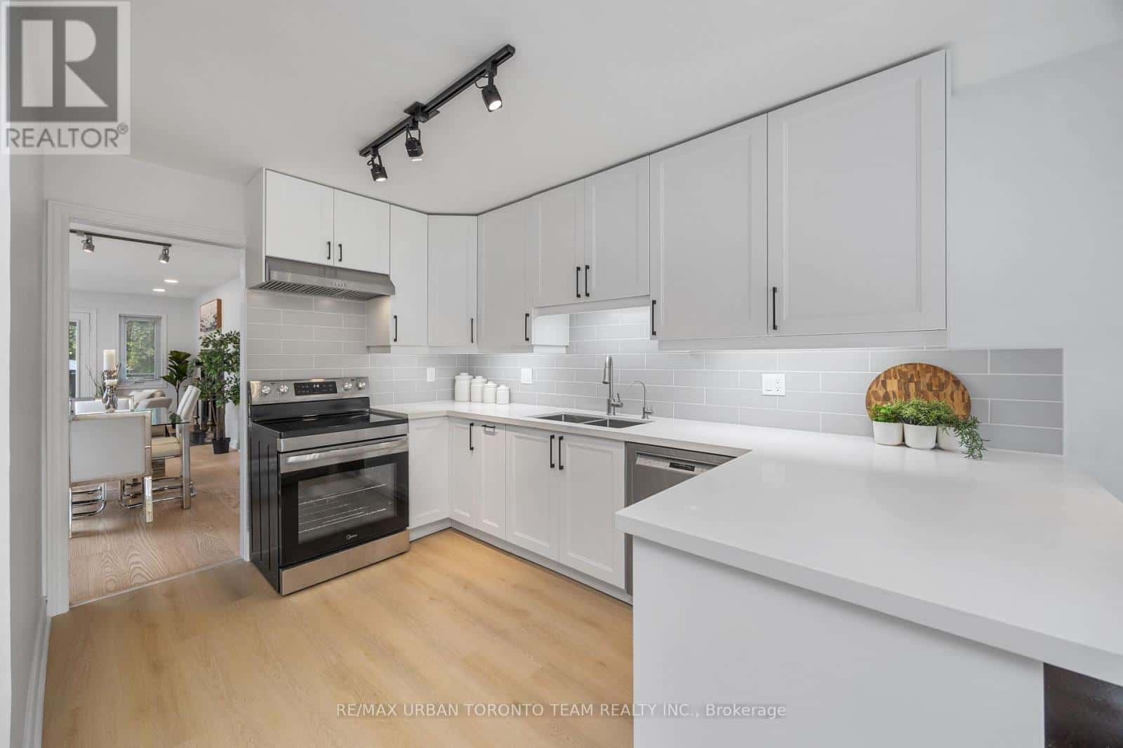 50 ASHLAND AVENUE — Toronto (Woodbine Corridor), Ontario - Photo 3 of 38