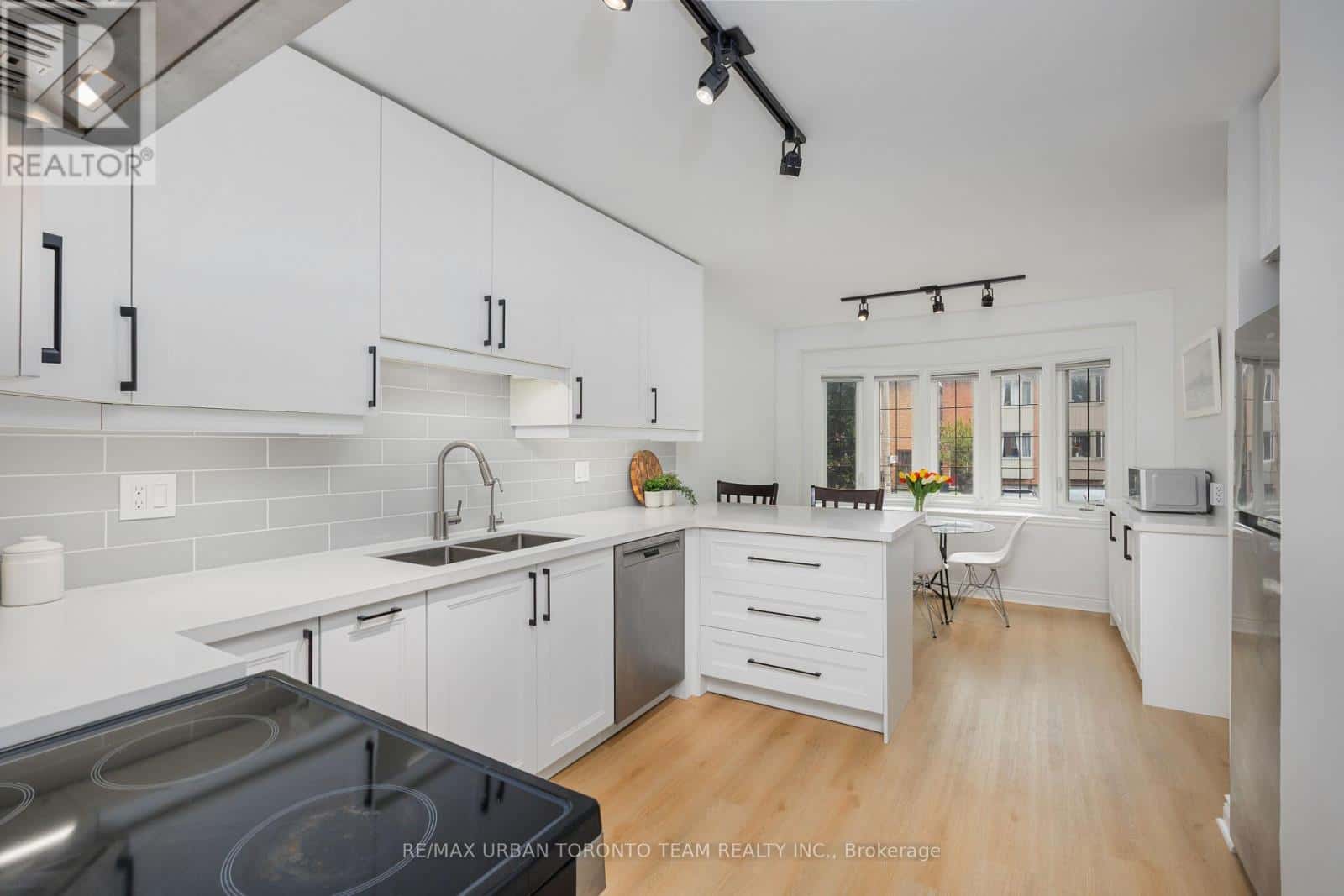 50 ASHLAND AVENUE — Toronto (Woodbine Corridor), Ontario - Photo 2 of 38