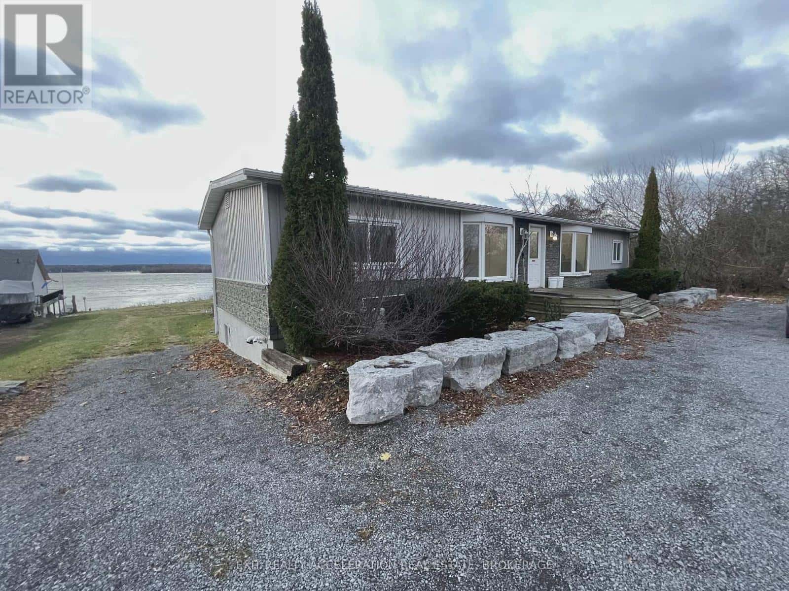 38 MAIN STREET — Deseronto (Deseronto (Town)), Ontario - Photo 2 of 10