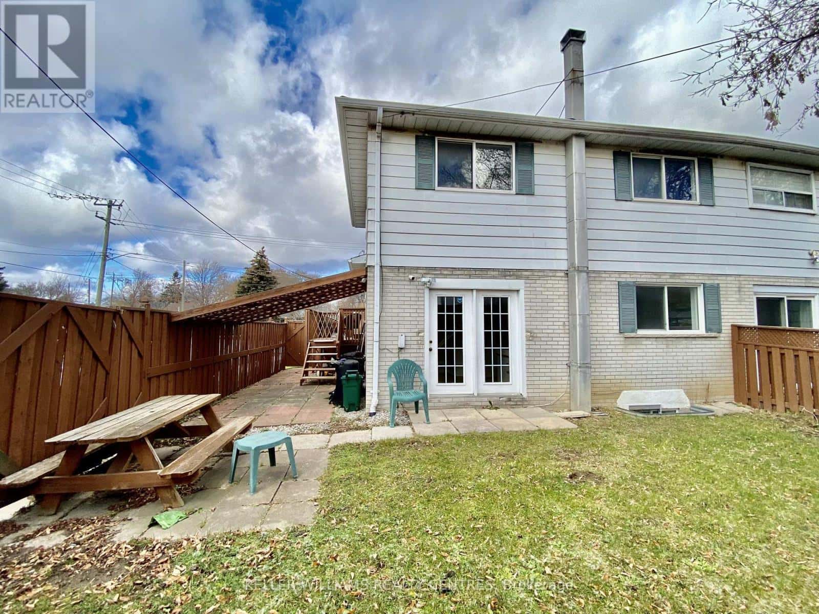 LOWER BACK UNIT - 43 WALTER AVENUE — Newmarket (Bristol-London), Ontario - Photo 2 of 14