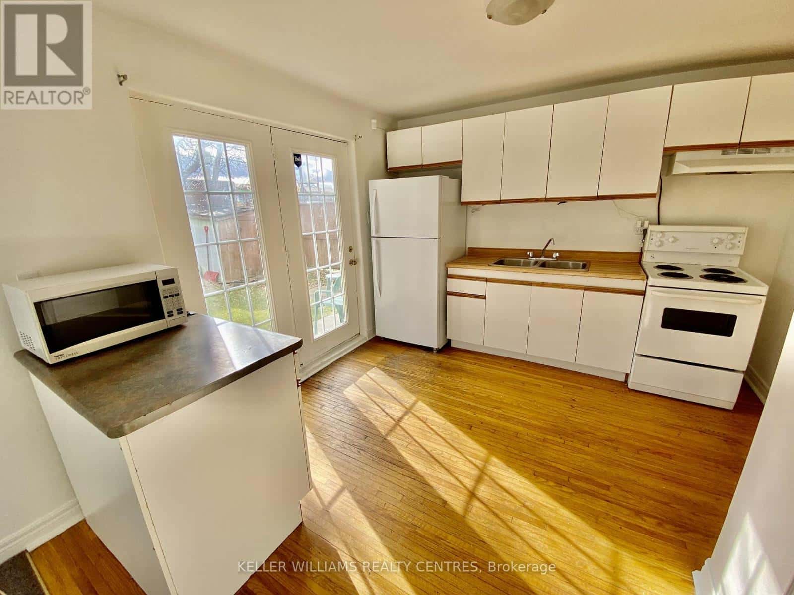 LOWER BACK UNIT - 43 WALTER AVENUE — Newmarket (Bristol-London), Ontario - Photo 3 of 14