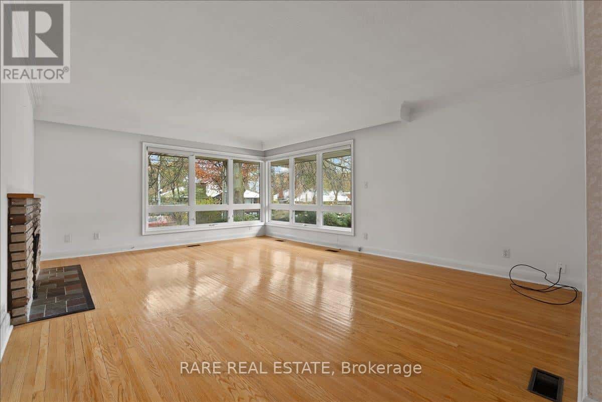 2 AYLESBURY ROAD — Toronto (Princess-Rosethorn), Ontario - Photo 5 of 33