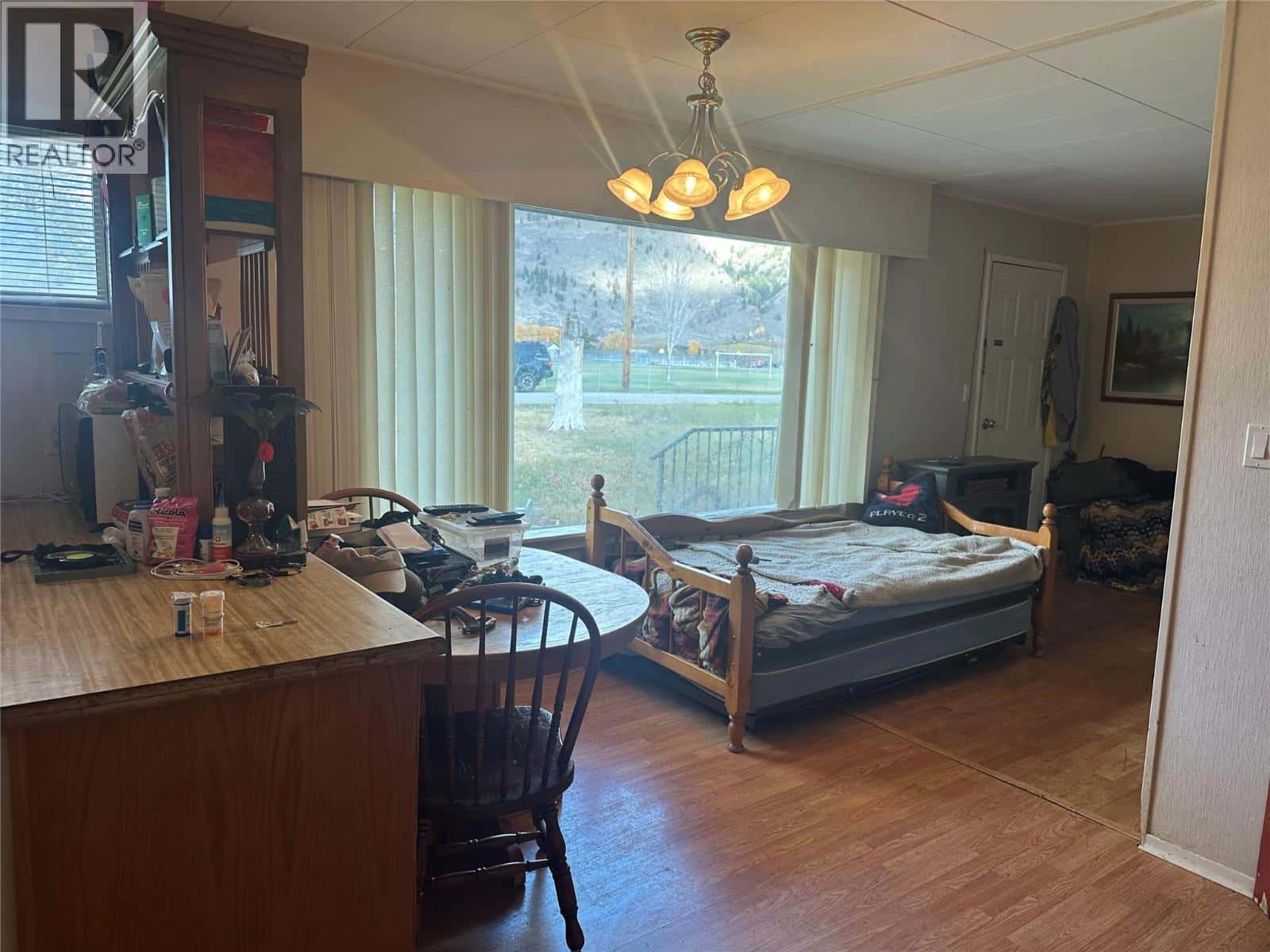 725 2nd Avenue — Keremeos, British Columbia - Photo 4 of 16