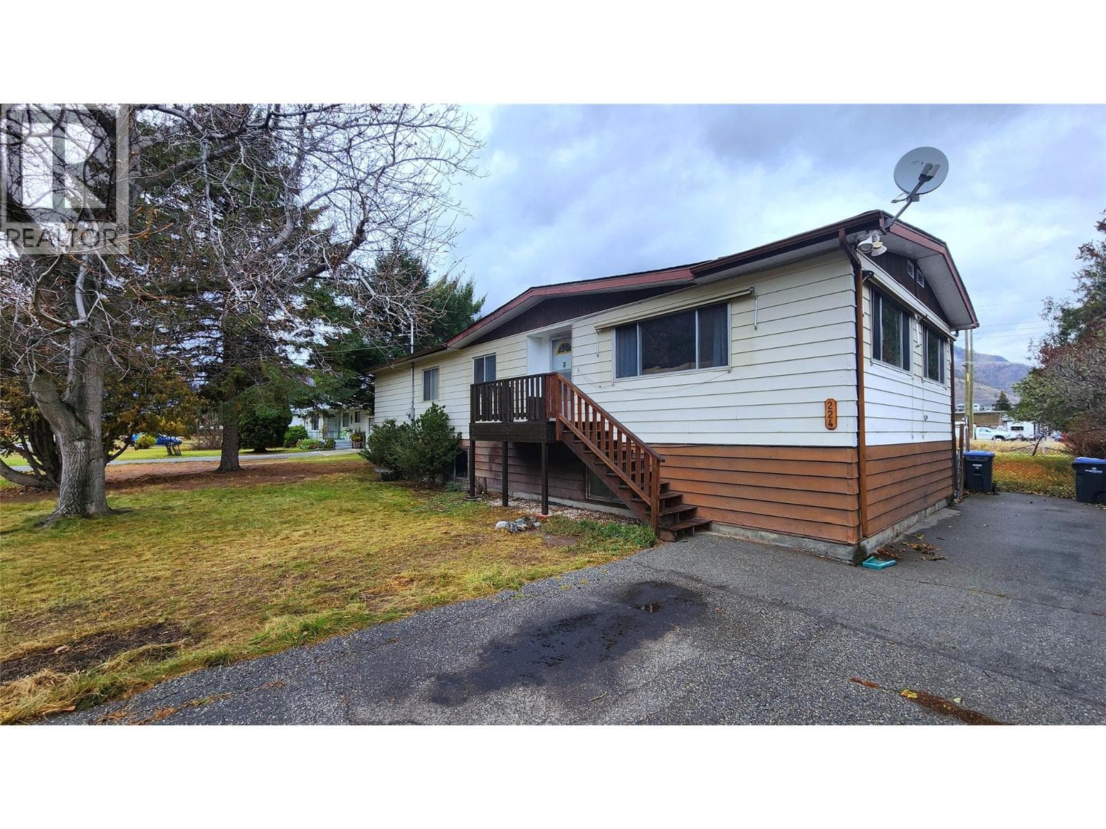 224 9TH Avenue — Keremeos, British Columbia - Main photo