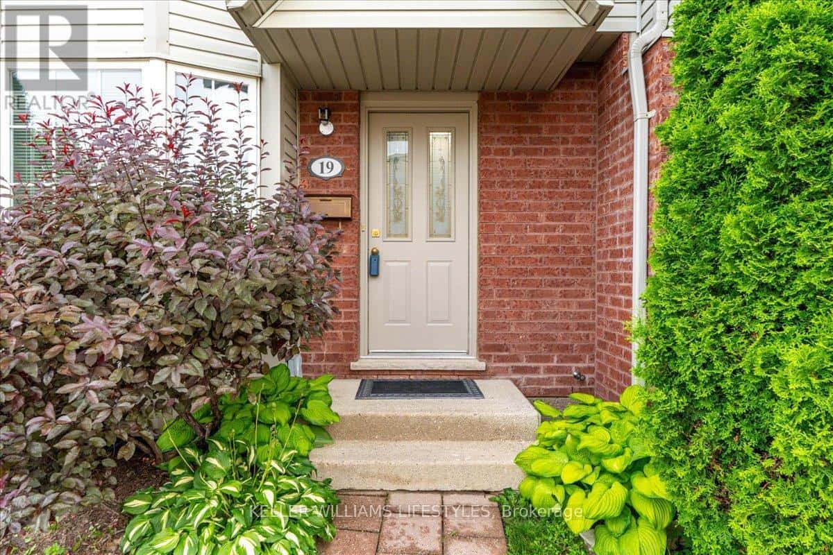 19 - 101 BROOKSIDE STREET — London South (South I), Ontario - Photo 4 of 35