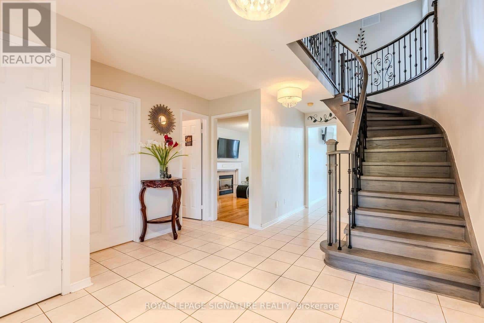 341 LIVINGSTONE STREET — Barrie (Northwest), Ontario - Photo 5 of 30