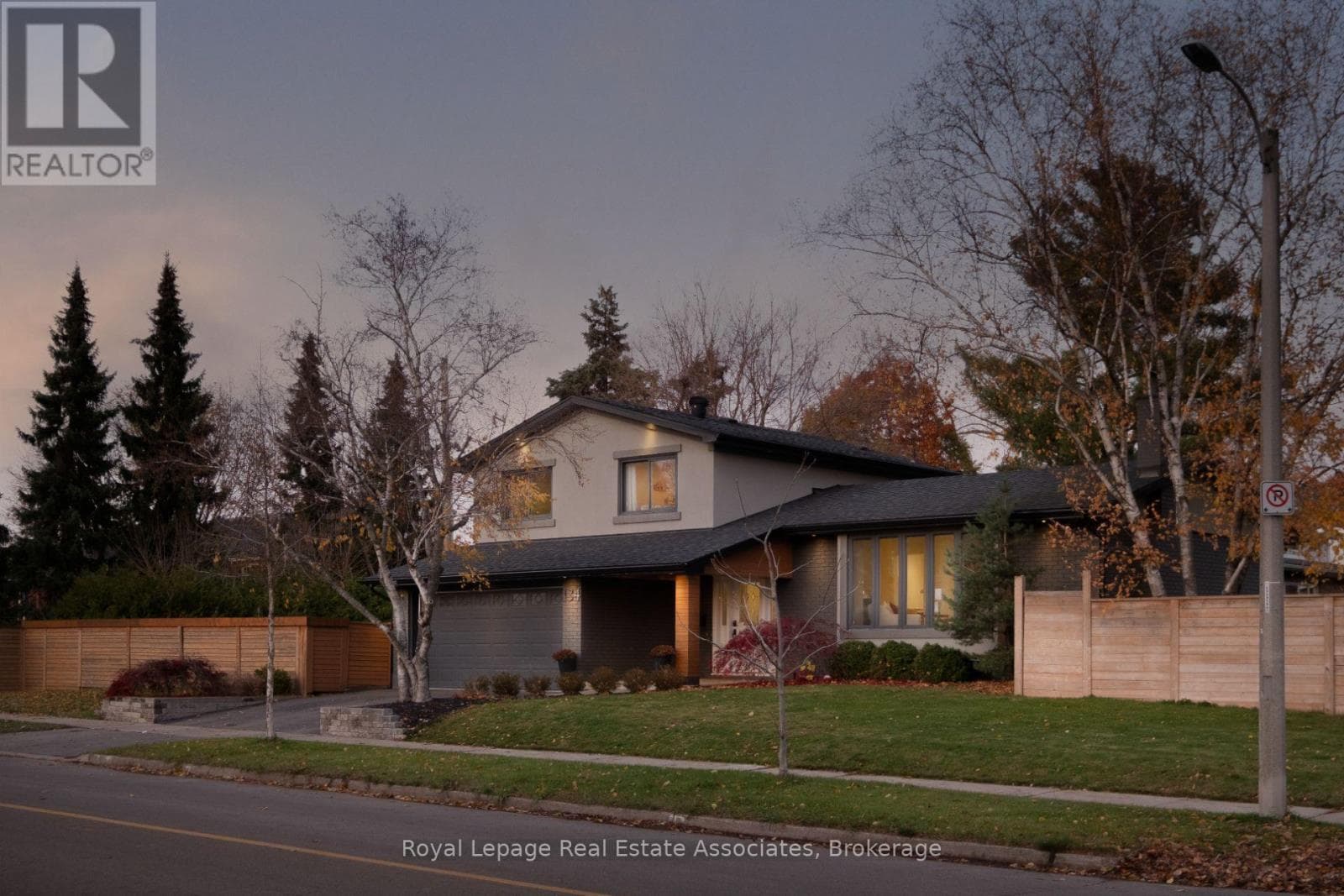 134 FAIRWOOD PLACE W — Burlington (Bayview), Ontario - Main photo