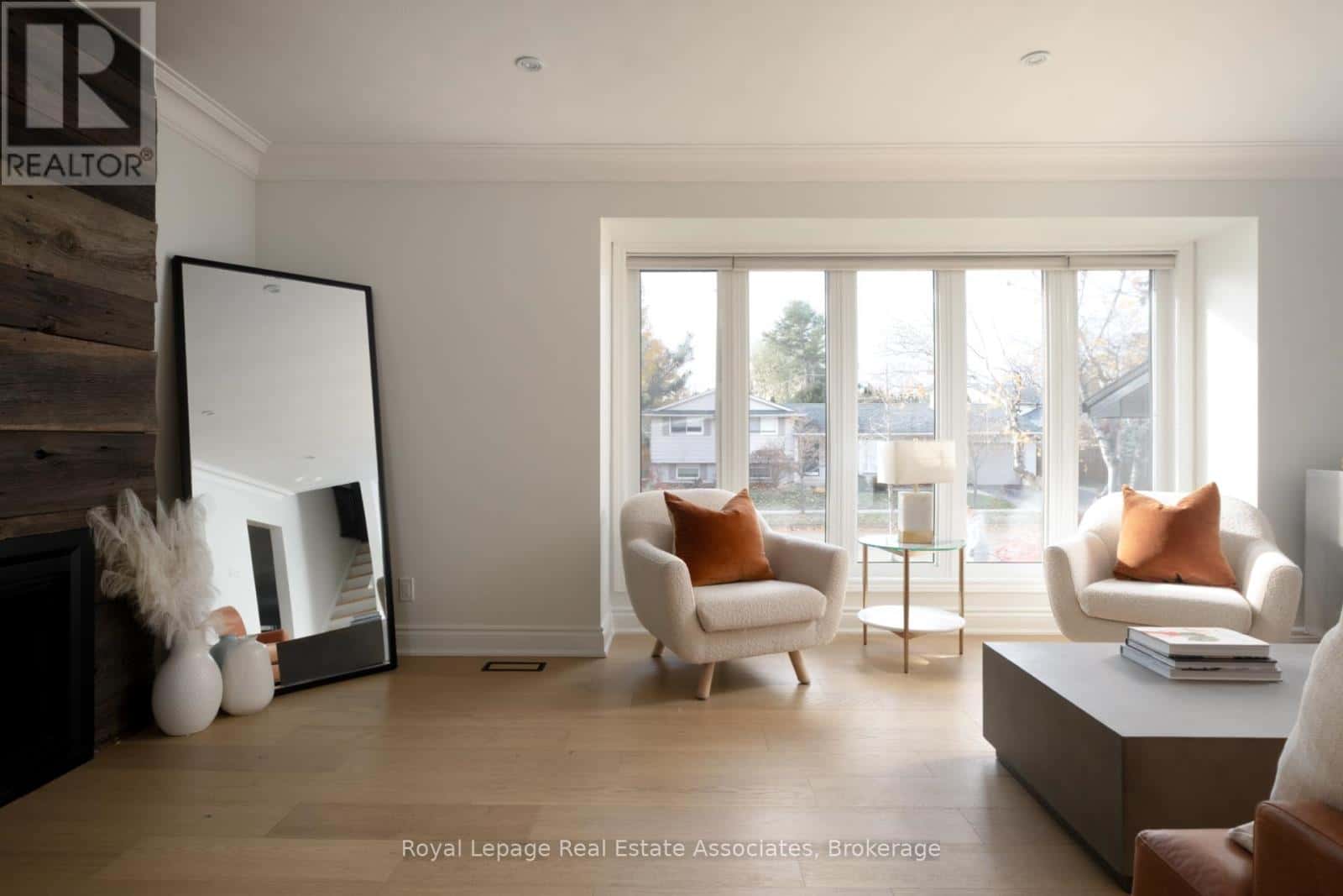 134 FAIRWOOD PLACE W — Burlington (Bayview), Ontario - Photo 5 of 49