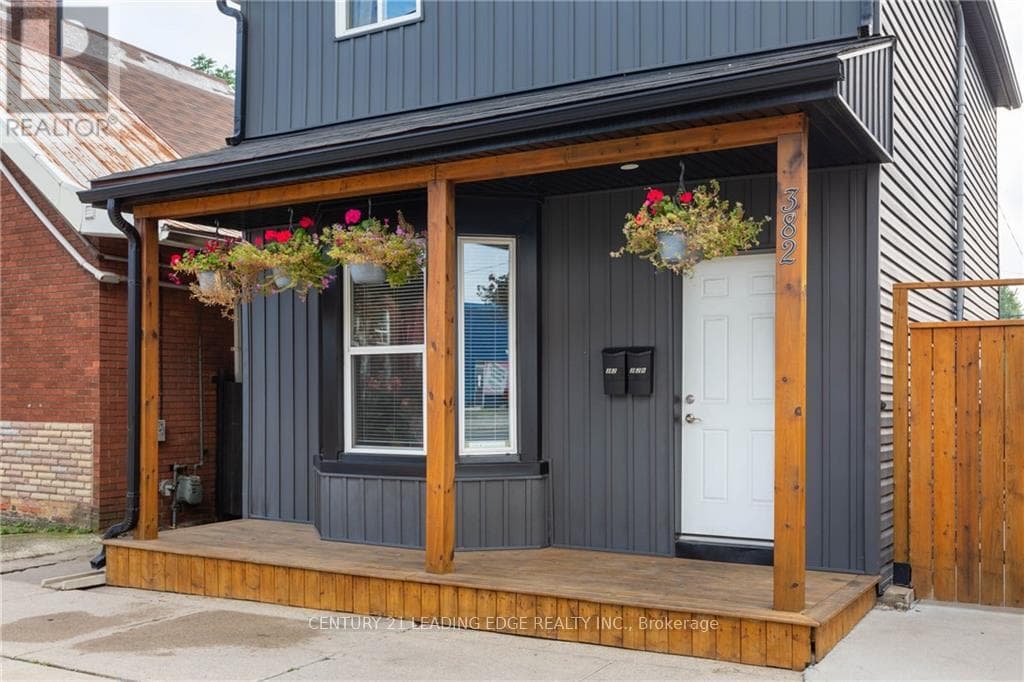 A - 382 CANNON STREET E — Hamilton (Landsdale), Ontario - Main photo