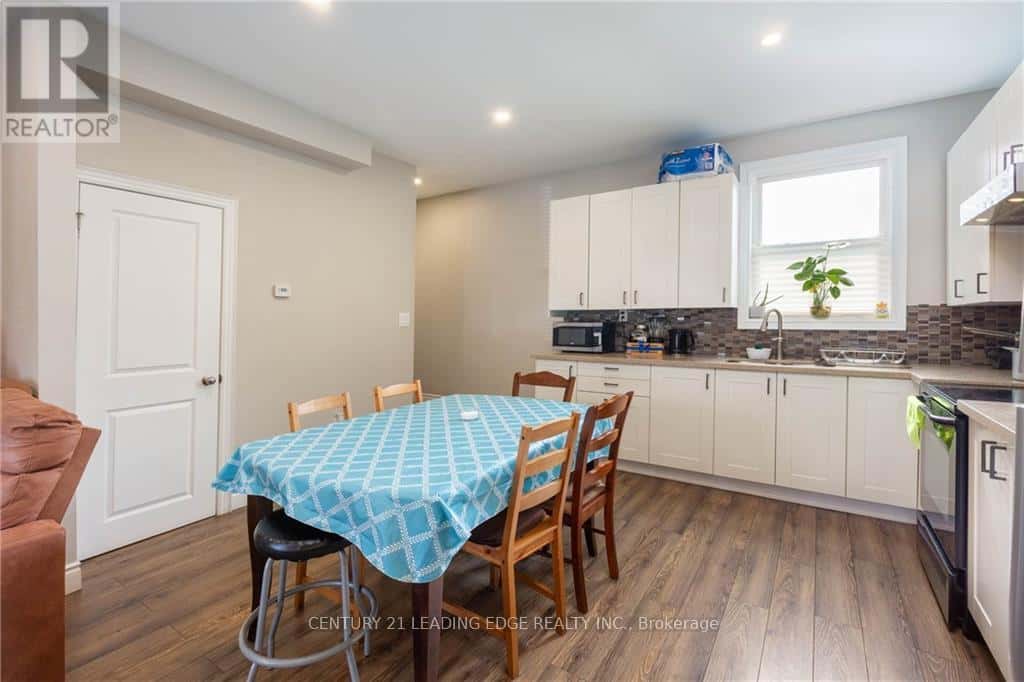 A - 382 CANNON STREET E — Hamilton (Landsdale), Ontario - Photo 3 of 10