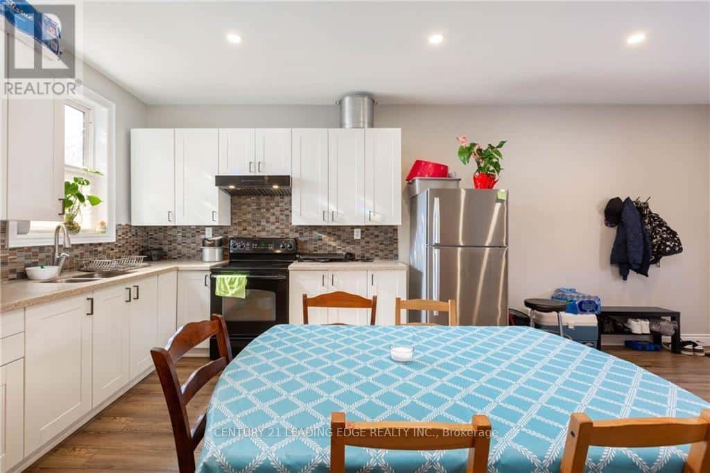 A - 382 CANNON STREET E — Hamilton (Landsdale), Ontario - Photo 5 of 10