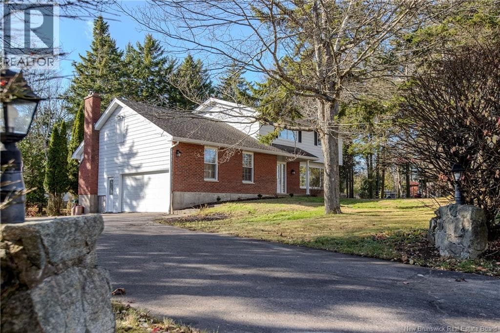 15 Linden Crescent — Rothesay, New Brunswick - Main photo