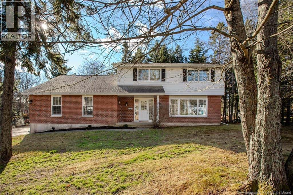 15 Linden Crescent — Rothesay, New Brunswick - Photo 2 of 49