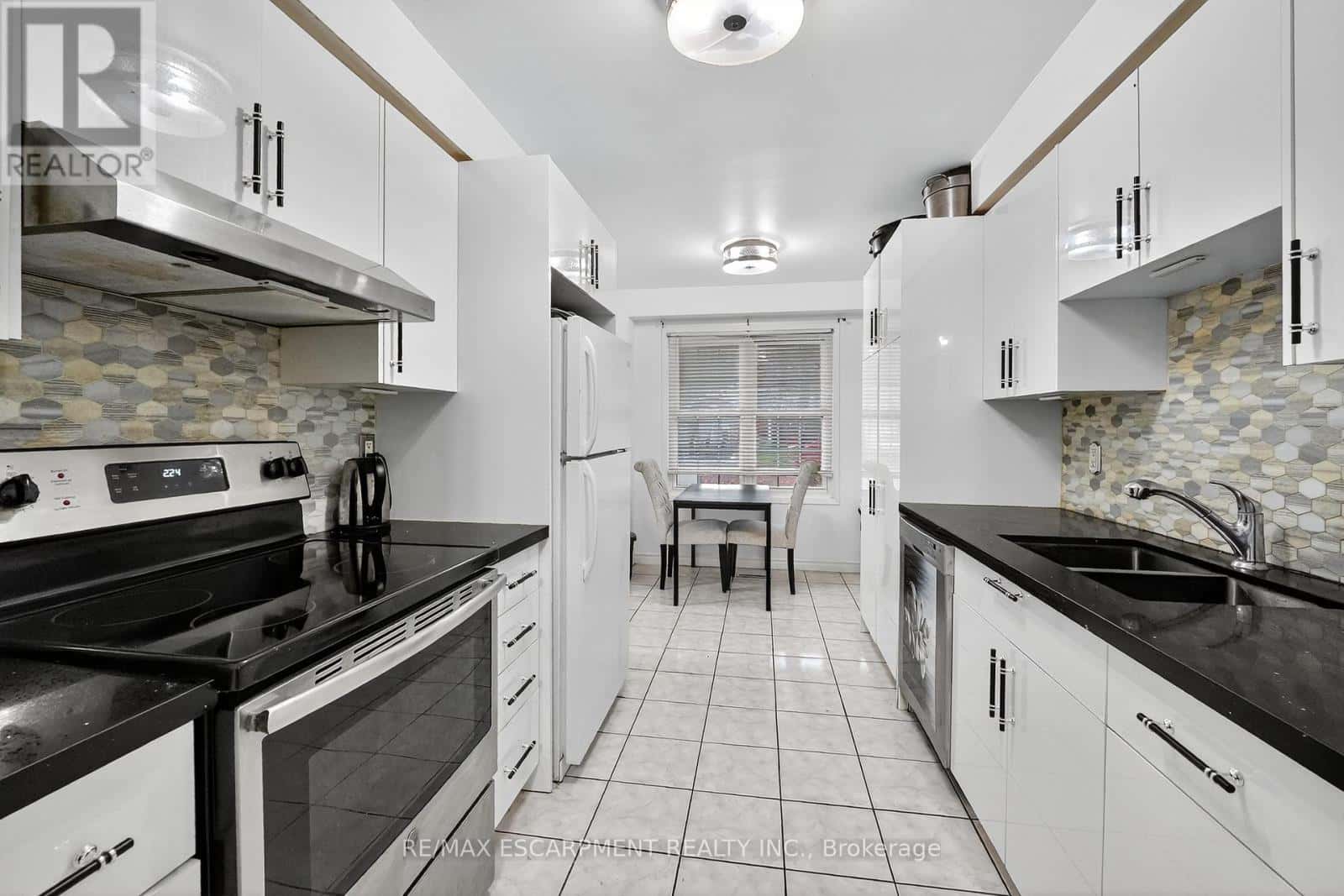 4 PLEASANT GROVE TERRACE — Grimsby (Grimsby East), Ontario - Photo 5 of 28