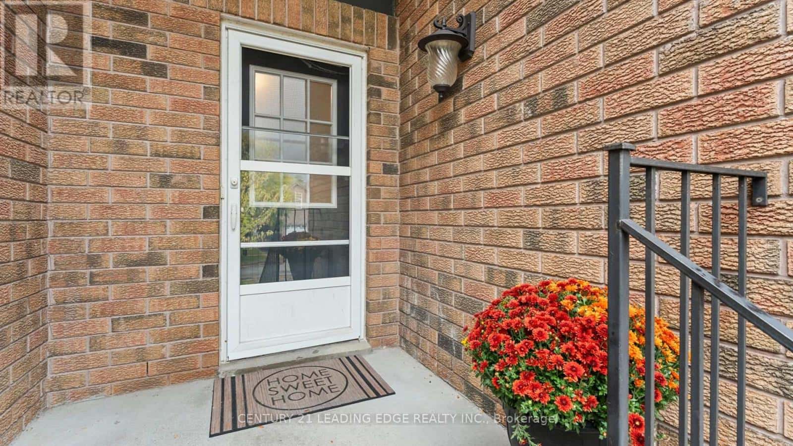 330 SPARROW CIRCLE — Pickering (Highbush), Ontario - Photo 5 of 26