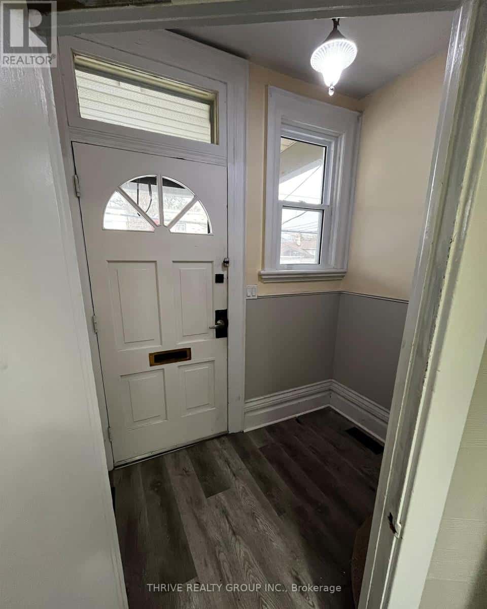 MAIN - 461 ONTARIO STREET — London East (East G), Ontario - Photo 3 of 24