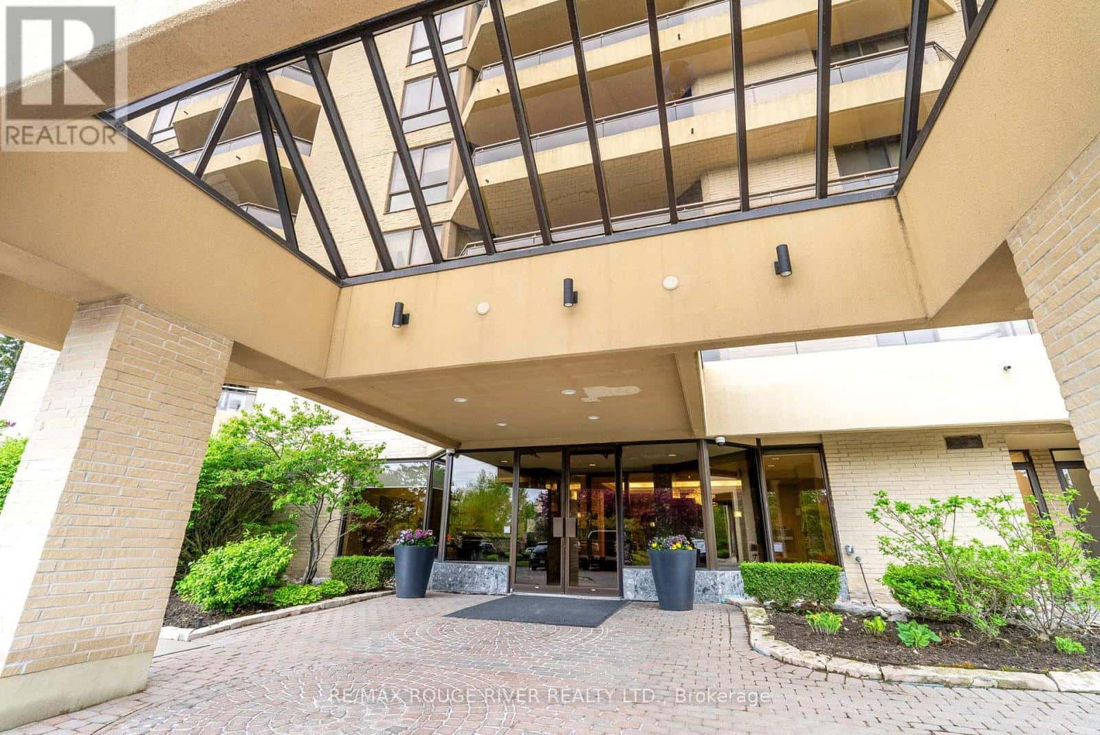 506 - 900 WILSON ROAD N — Oshawa (Centennial), Ontario - Photo 2 of 50