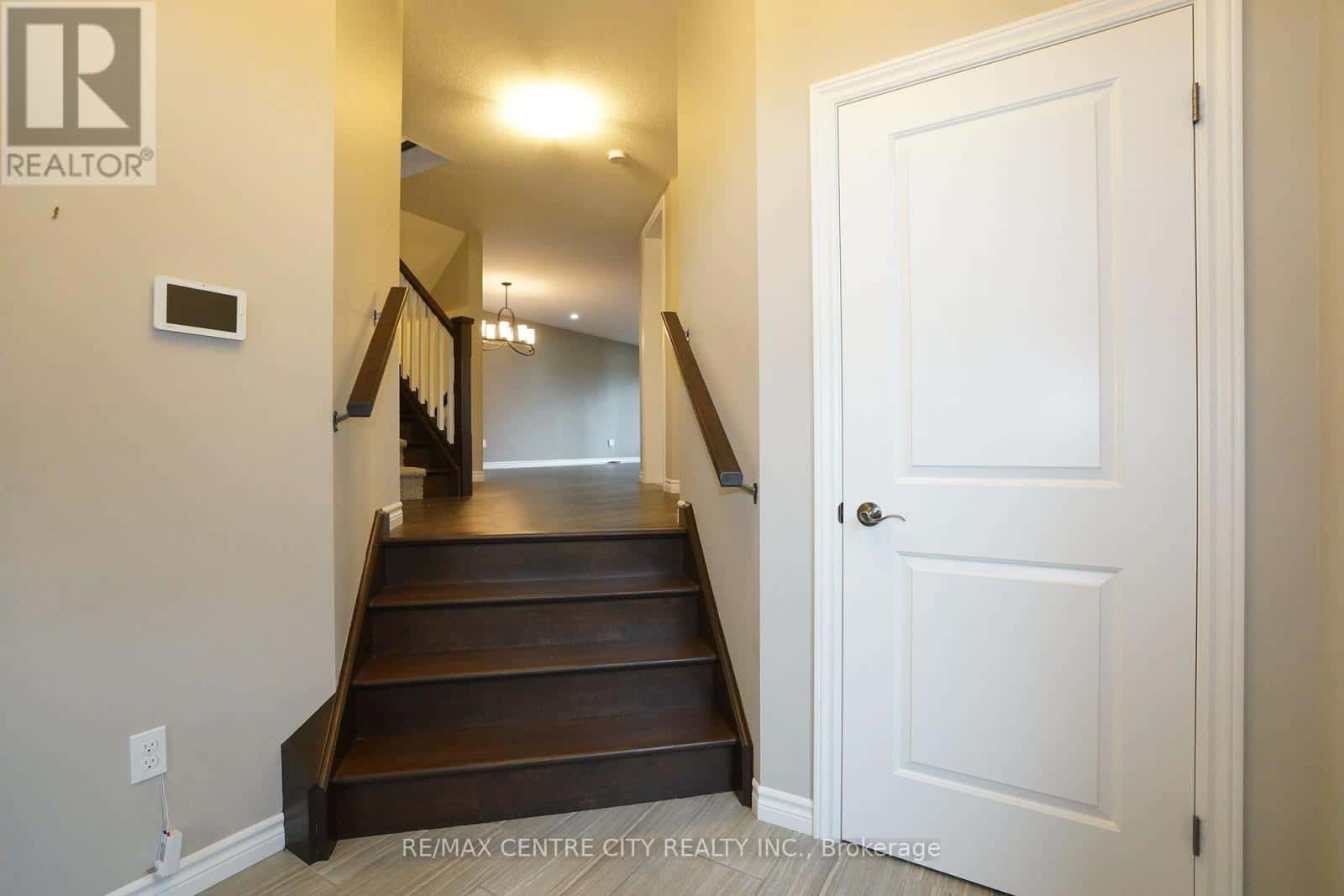 1509 HORSESHOE CRESCENT — London North (North H), Ontario - Photo 3 of 34