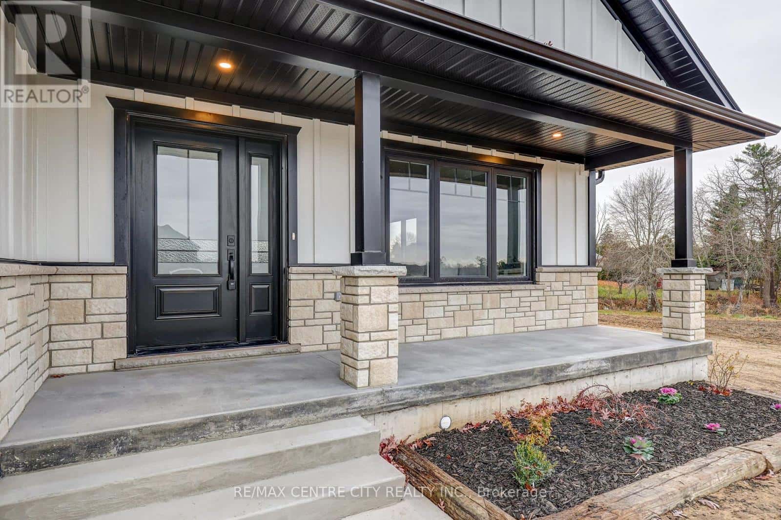 56081 MAVERICK COURT — Bayham, Ontario - Photo 2 of 26