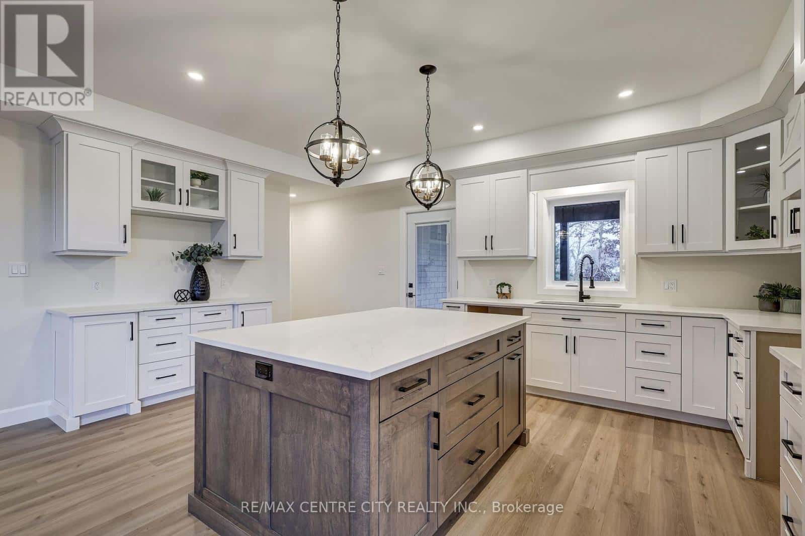 56081 MAVERICK COURT — Bayham, Ontario - Photo 4 of 26