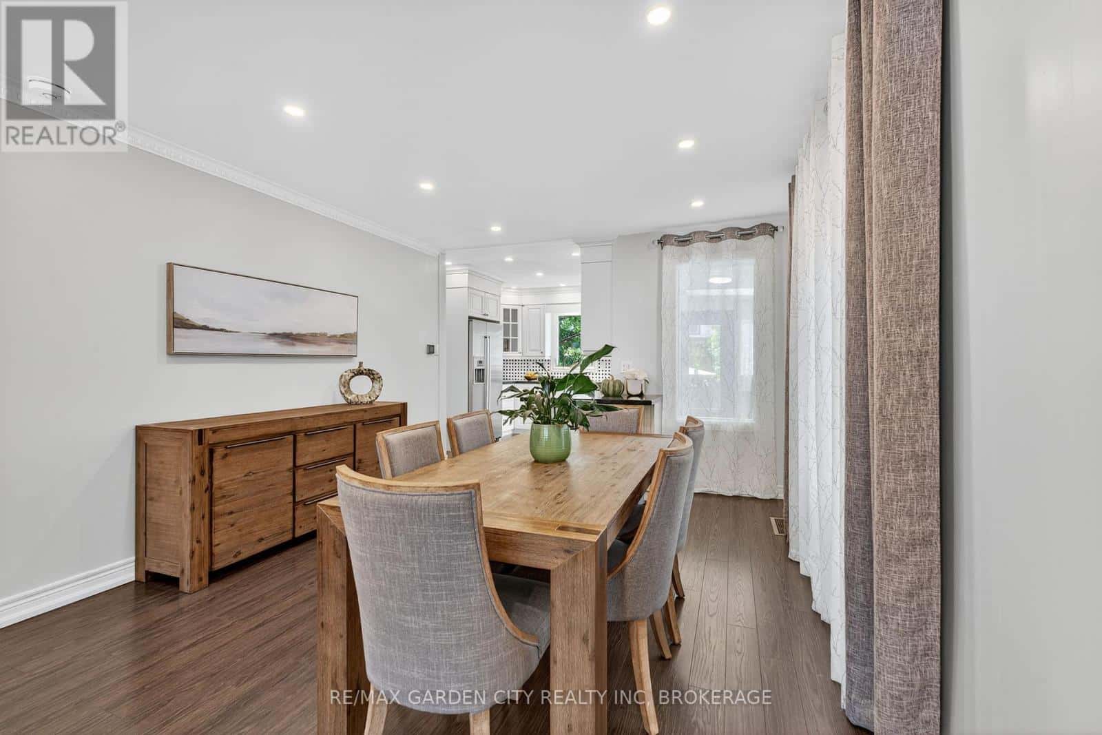 133 Connaught Avenue North