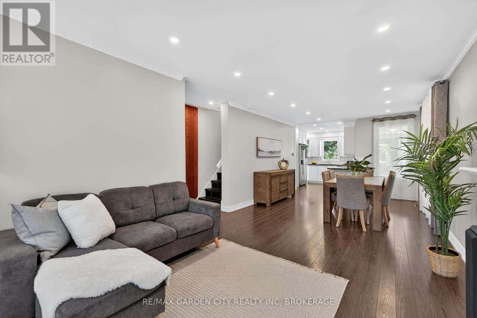 133 CONNAUGHT AVENUE N — Hamilton (Stipley), Ontario - Photo 4 of 33