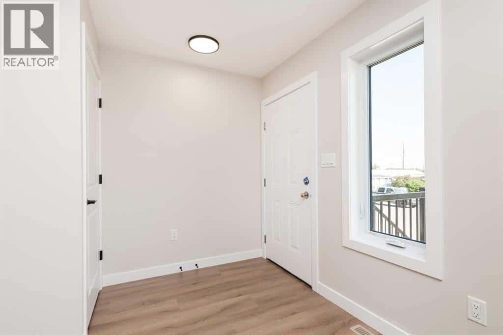 131 11 Street — Fort Macleod, Alberta - Photo 2 of 32