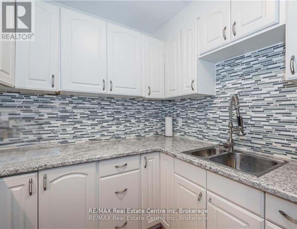 310 - 65 SILVERCREEK PARKWAY N — Guelph (Junction/Onward Willow), Ontario - Photo 5 of 17