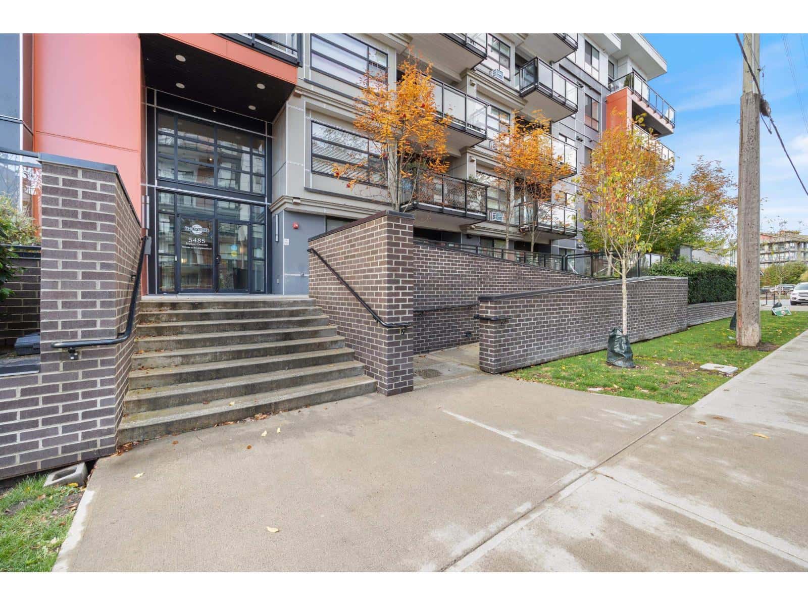 208 5485 BRYDON CRESCENT — Langley, British Columbia - Photo 4 of 33