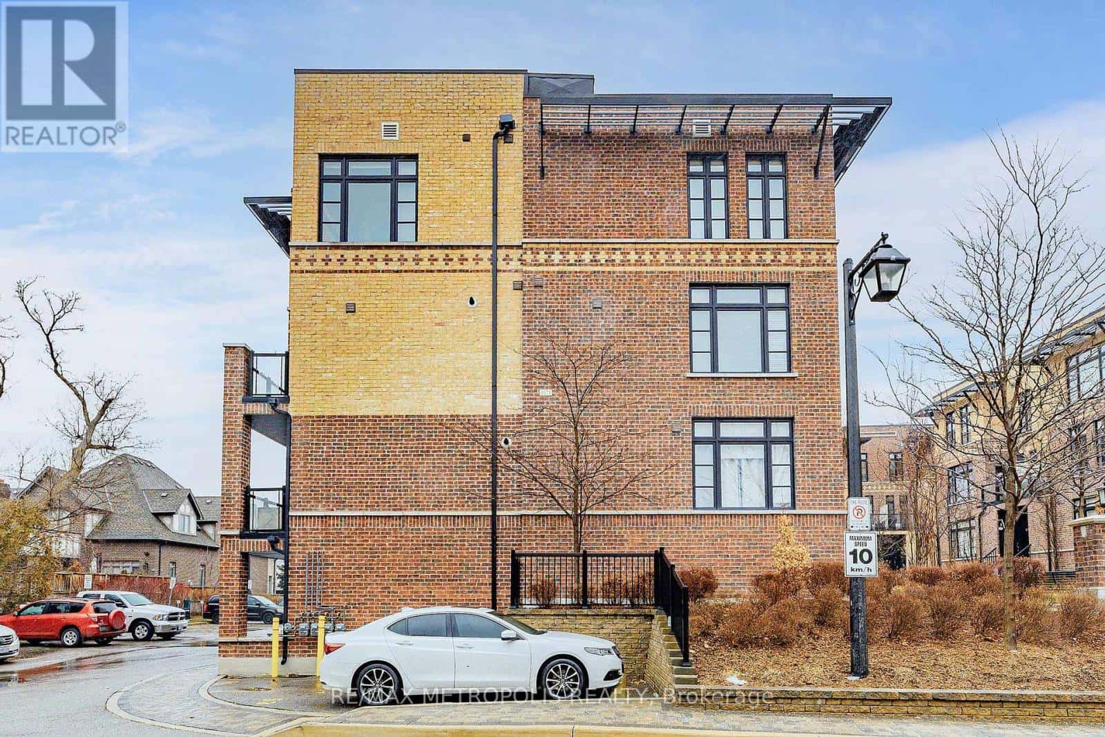 1 - 8171 KIPLING AVENUE — Vaughan (West Woodbridge), Ontario - Photo 5 of 32