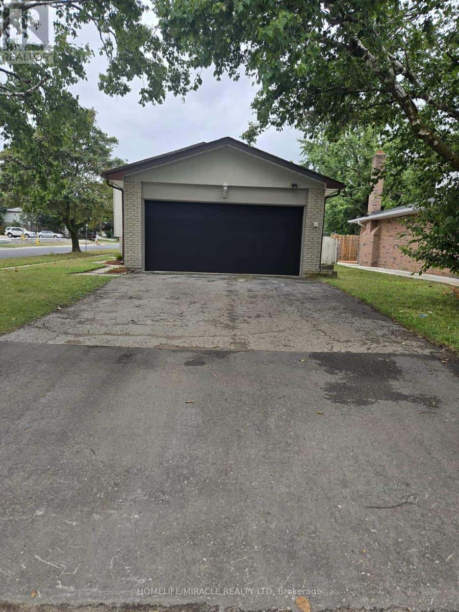 3 SYLVIA STREET — Barrie (Grove East), Ontario - Photo 4 of 33