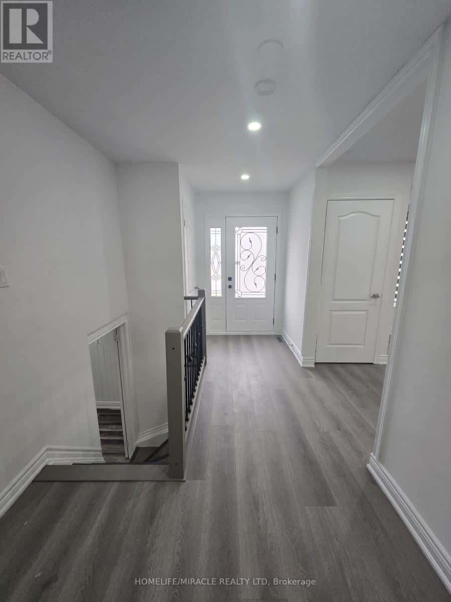 3 SYLVIA STREET — Barrie (Grove East), Ontario - Photo 5 of 33