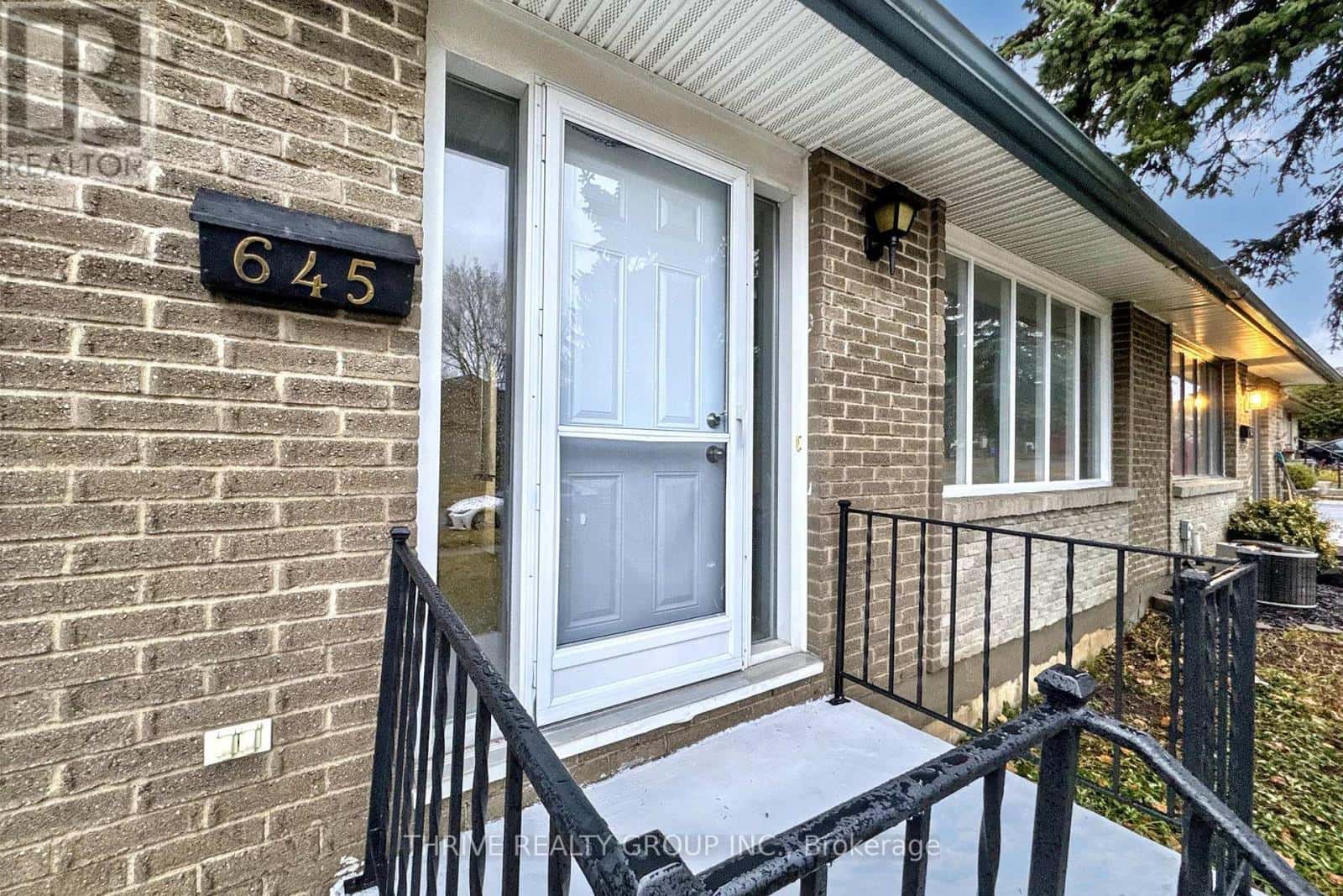 UPPER - 645 CHIDDINGTON AVENUE — London South (South R), Ontario - Photo 3 of 25