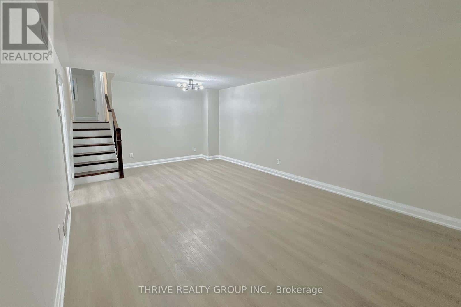 UPPER - 645 CHIDDINGTON AVENUE — London South (South R), Ontario - Photo 4 of 25