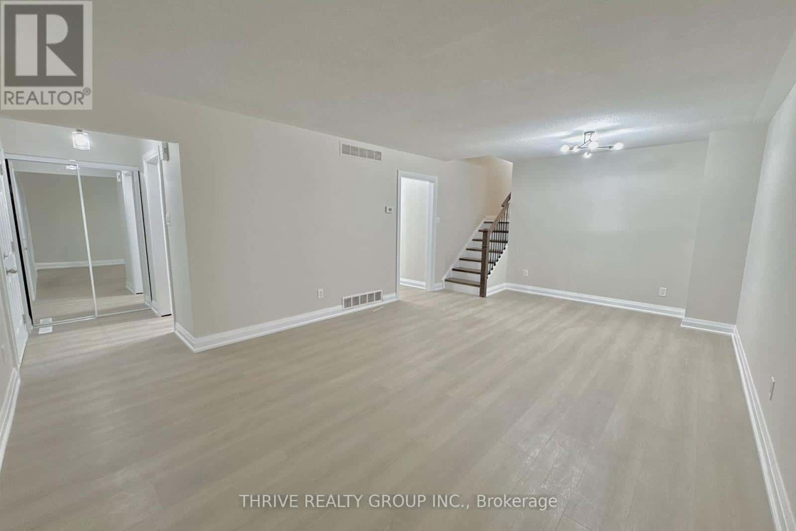 UPPER - 645 CHIDDINGTON AVENUE — London South (South R), Ontario - Photo 5 of 25