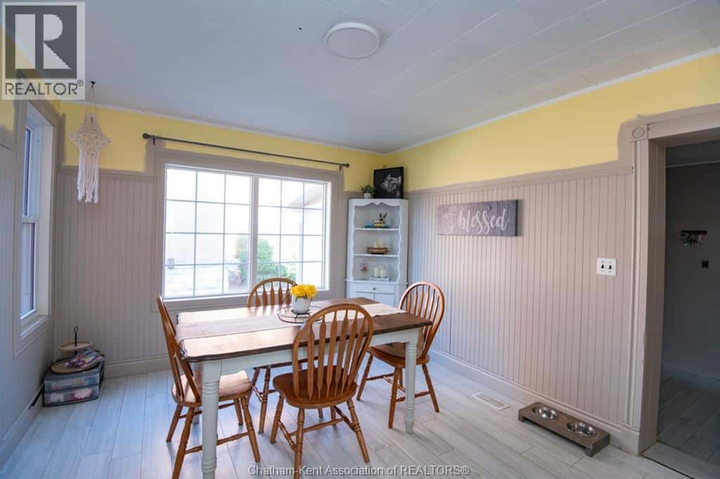 232 HUGHES STREET — Dresden, Ontario - Photo 4 of 36