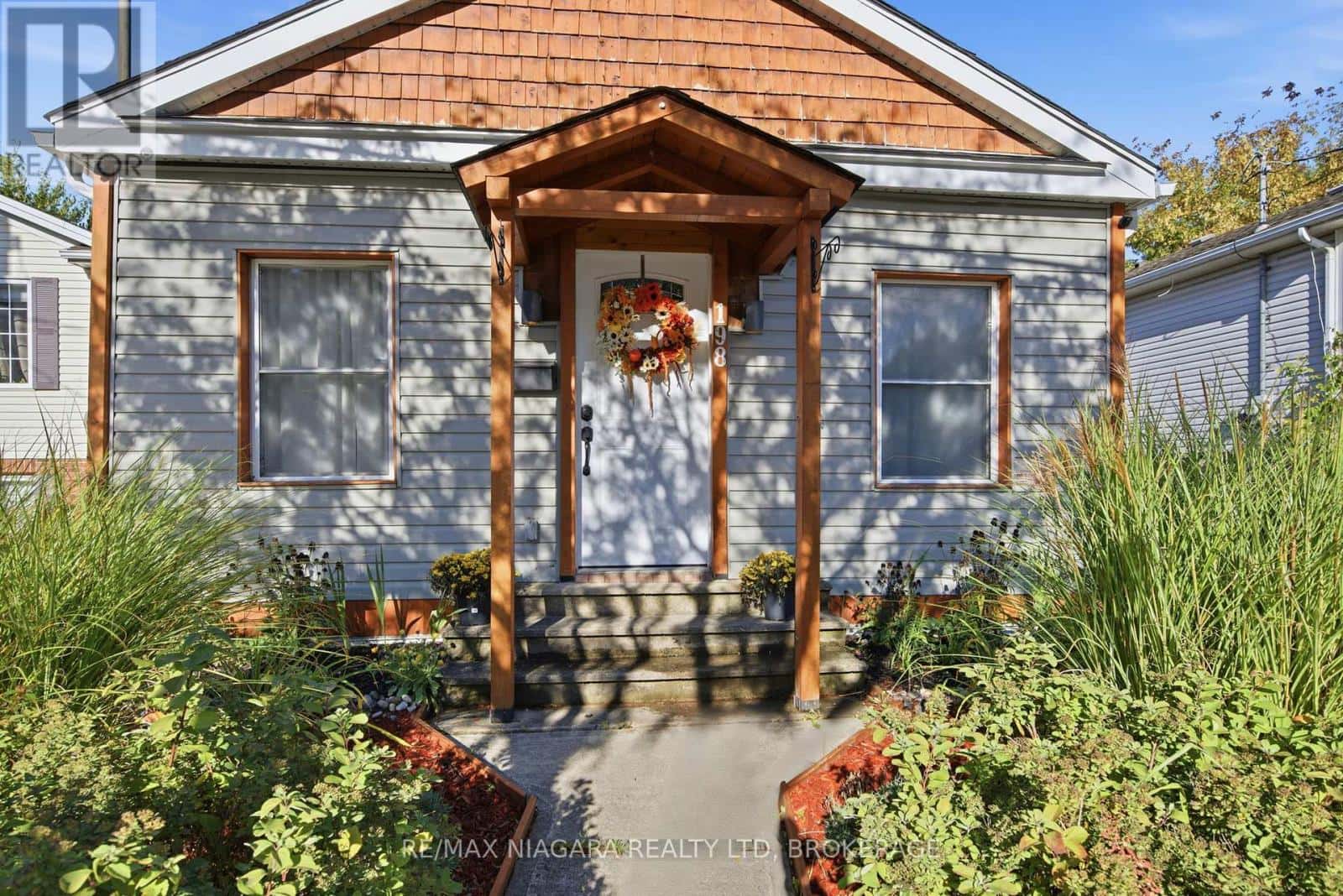 198 PELHAM ROAD — St. Catharines (Western Hill), Ontario - Photo 2 of 29