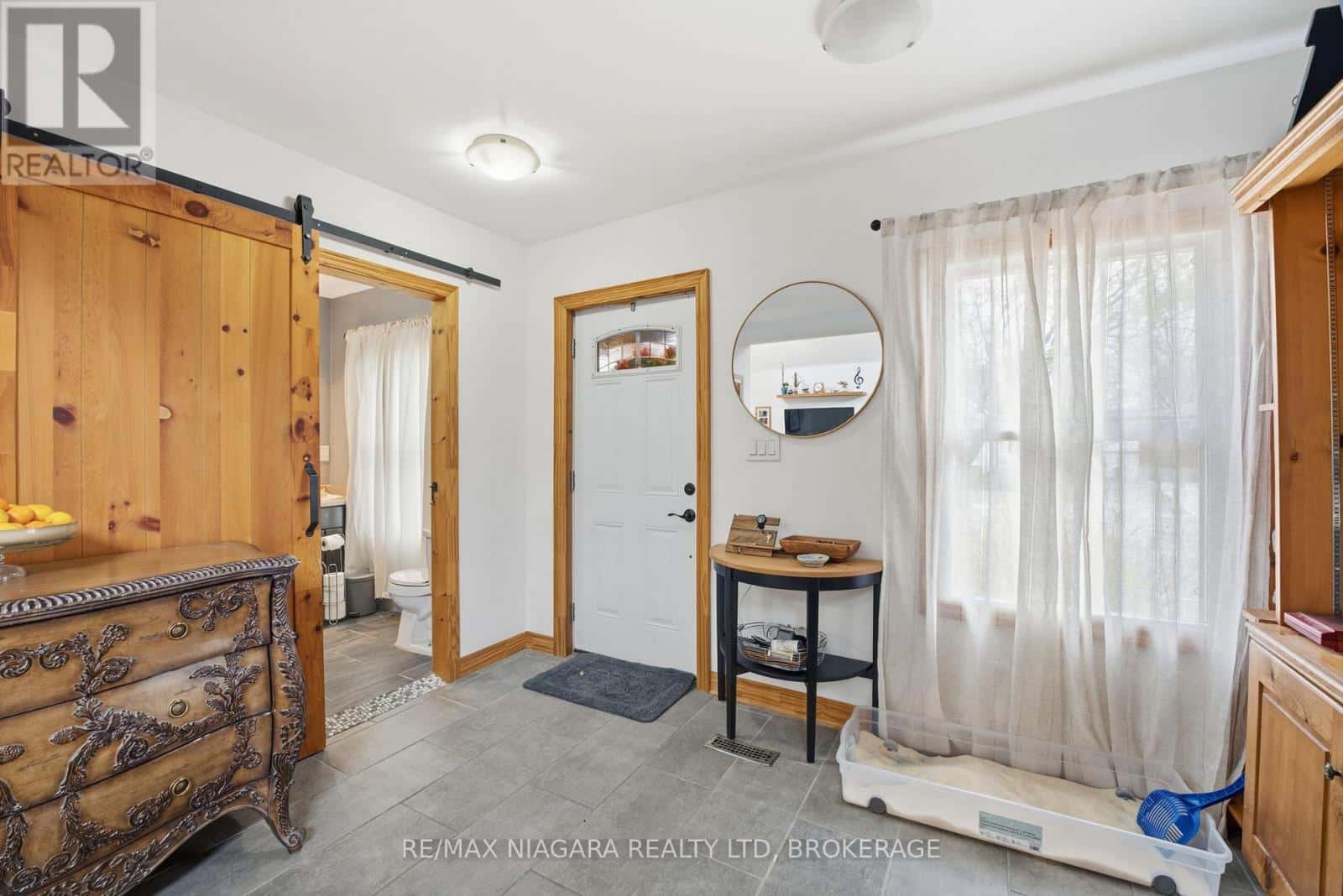 198 PELHAM ROAD — St. Catharines (Western Hill), Ontario - Photo 5 of 29