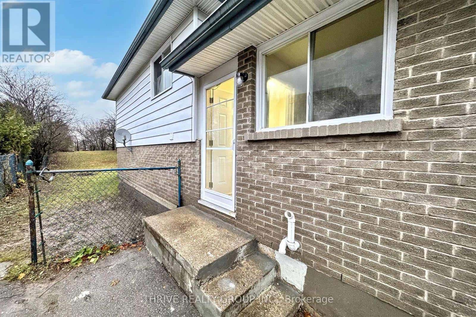 LOWER - 645 CHIDDINGTON AVENUE — London South (South R), Ontario - Photo 3 of 17